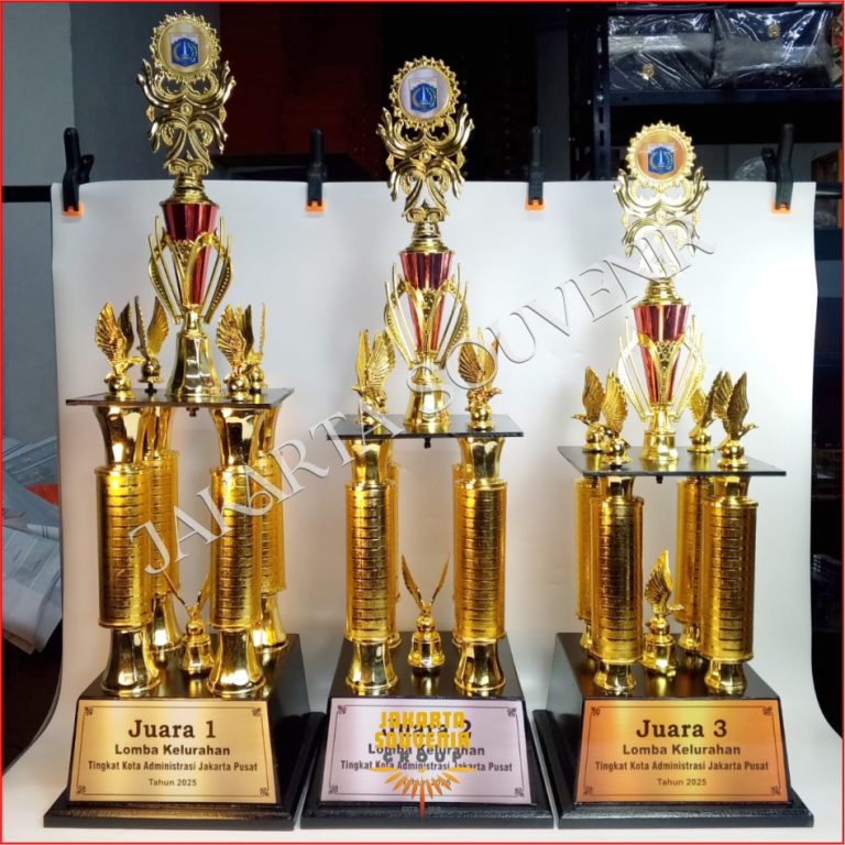 Piala Plastik Kaki Empat 1 set