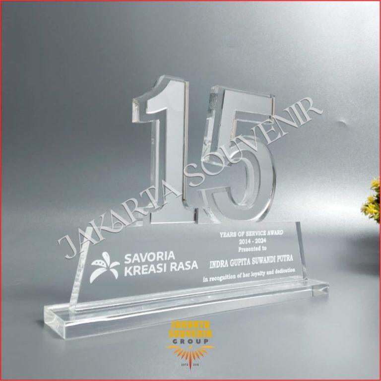 Plakat Akrilik Penghargaan Karyawang 15 tahun